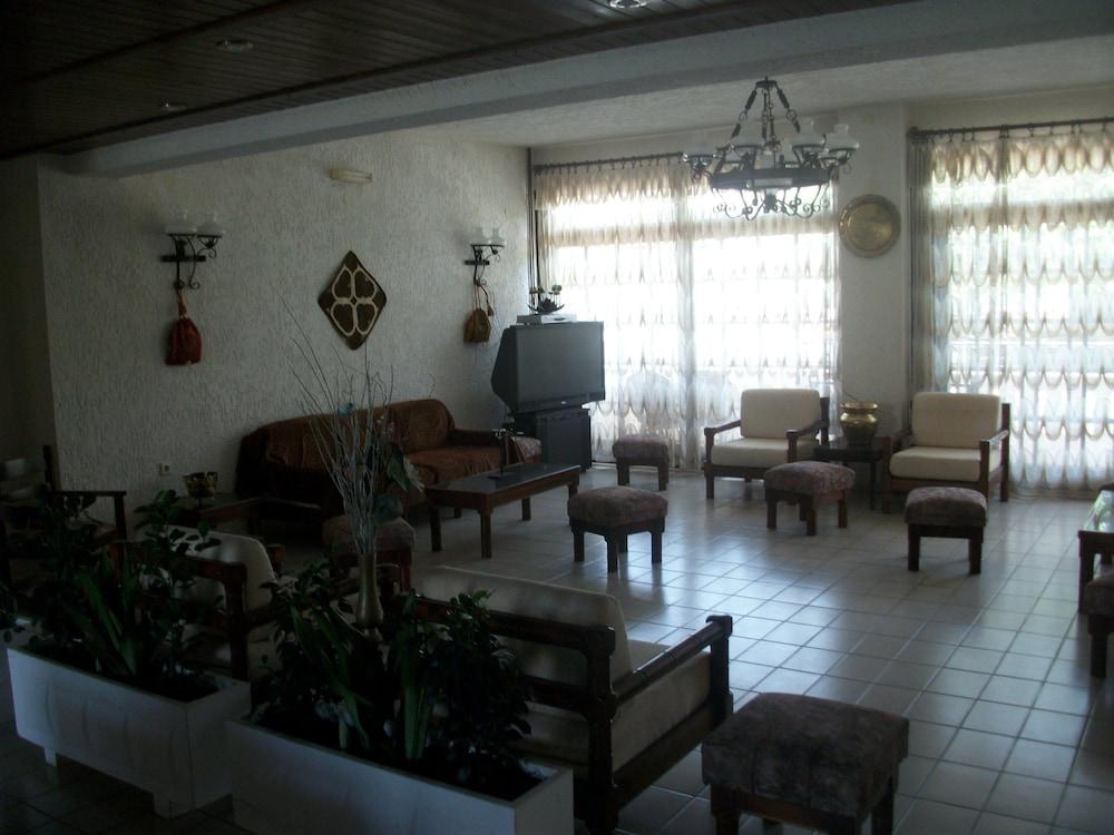 Efi Hotel Malia Exterior foto